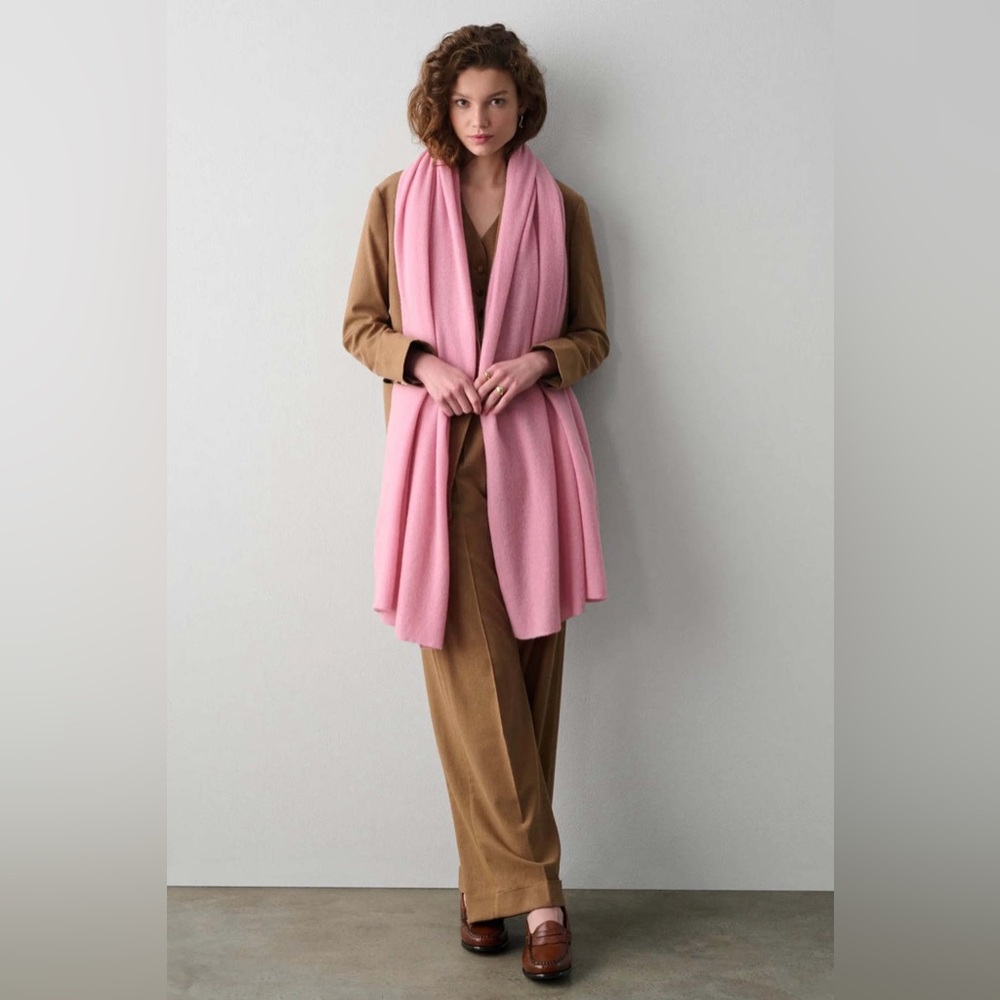 White+Warren Cashmere Travel Wrap Carnation Pink 4547T - Picture 2 of 4